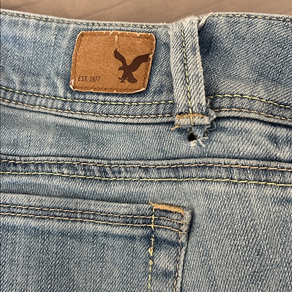 American Eagle Light Wash Jeans - Picture 6 of 6